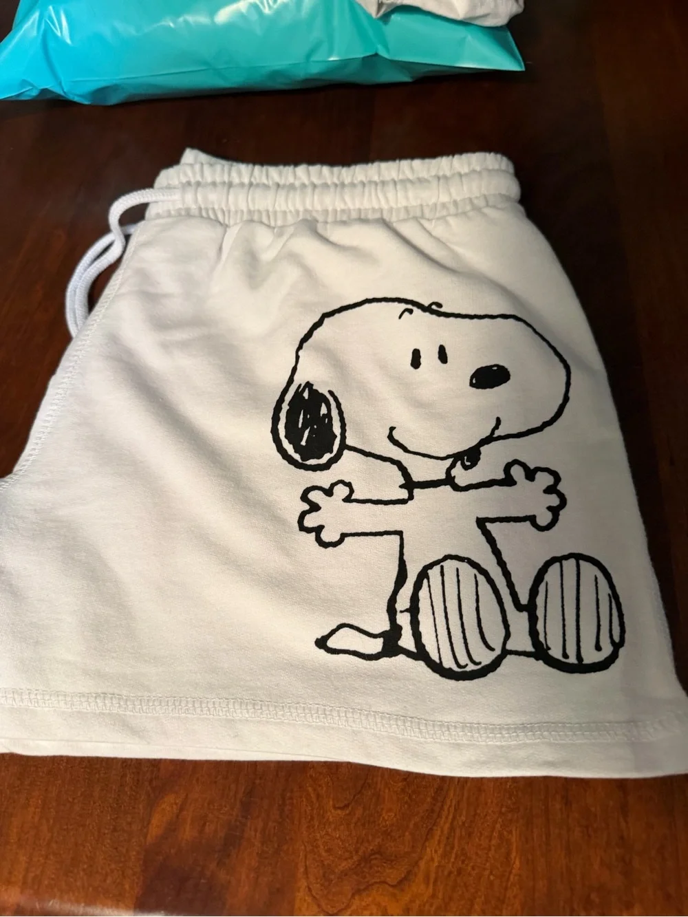 Junior’s White Snoopy Shorts NWOT